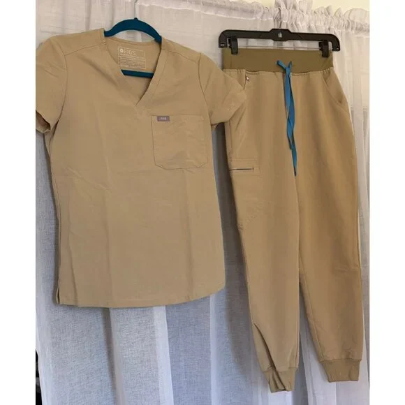 FIGS Women’s Medical Scrubs Khaki XXS & XS - Picture 2 of 9
